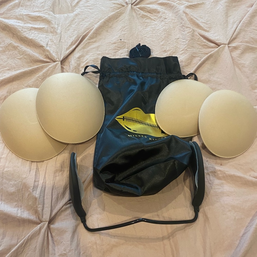 Misses Kisses bra with DD+ pads and regular pads